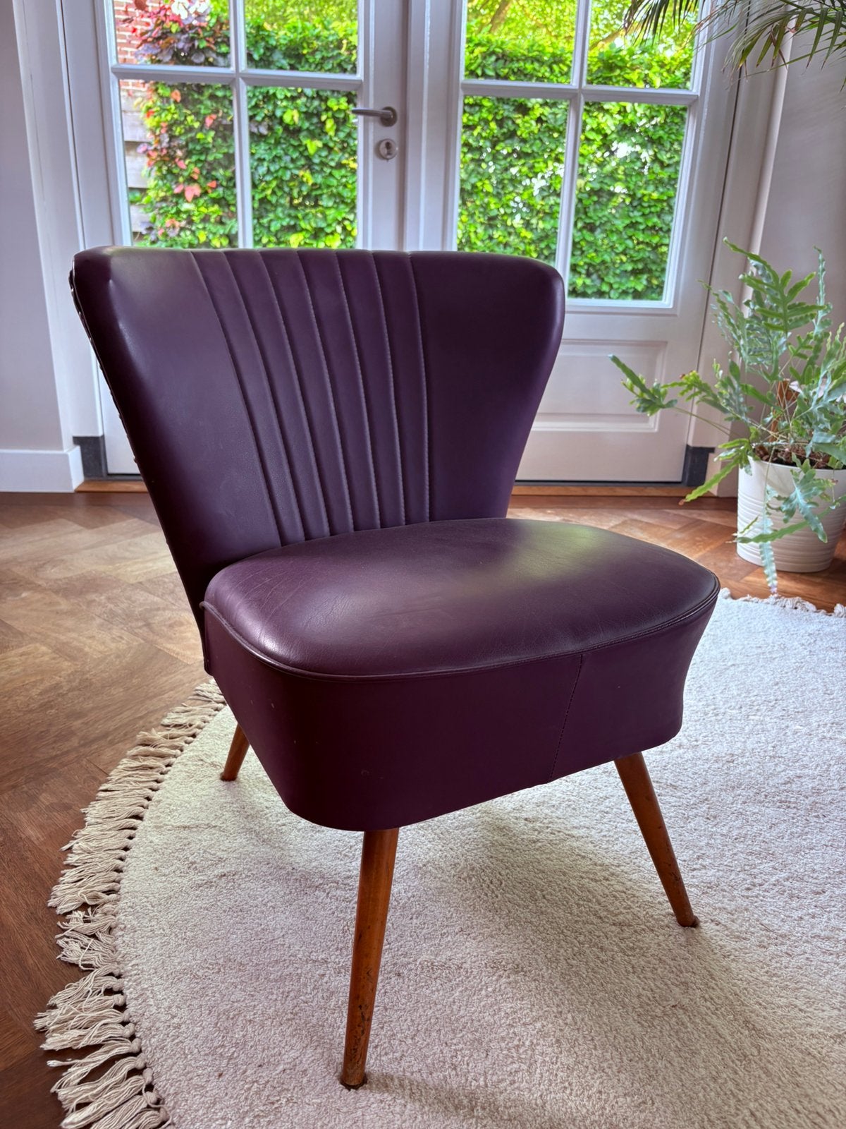 Vintage cocktail fauteuil paars leer, Ophalen, Zo goed als nieuw, 50 tot 75 cm, Leer