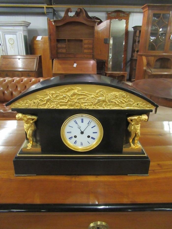 Oer 10862 ANTIEK marmer touwtje pendule vergulde ornamenten, Antiek en Kunst, Ophalen