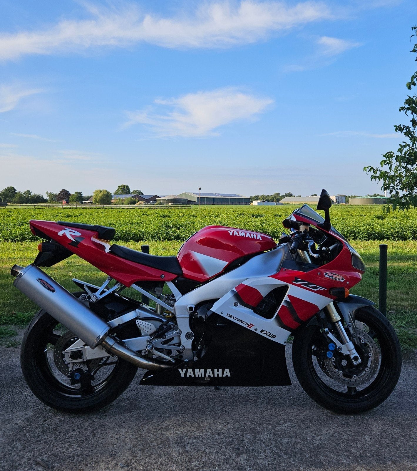 Yamaha R1 2000 | Iconische superbike | €3.750, Sportuitlaat, 4 cilinders, Motorrijbewijs A, Gebruikt