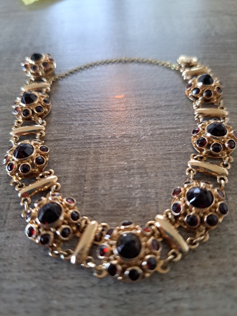 14 Karaat Gouden Granaten Armband met Veiligheidsketting, Sieraden, Tassen en Uiterlijk, Armbanden, Ophalen of Verzenden, Zo goed als nieuw