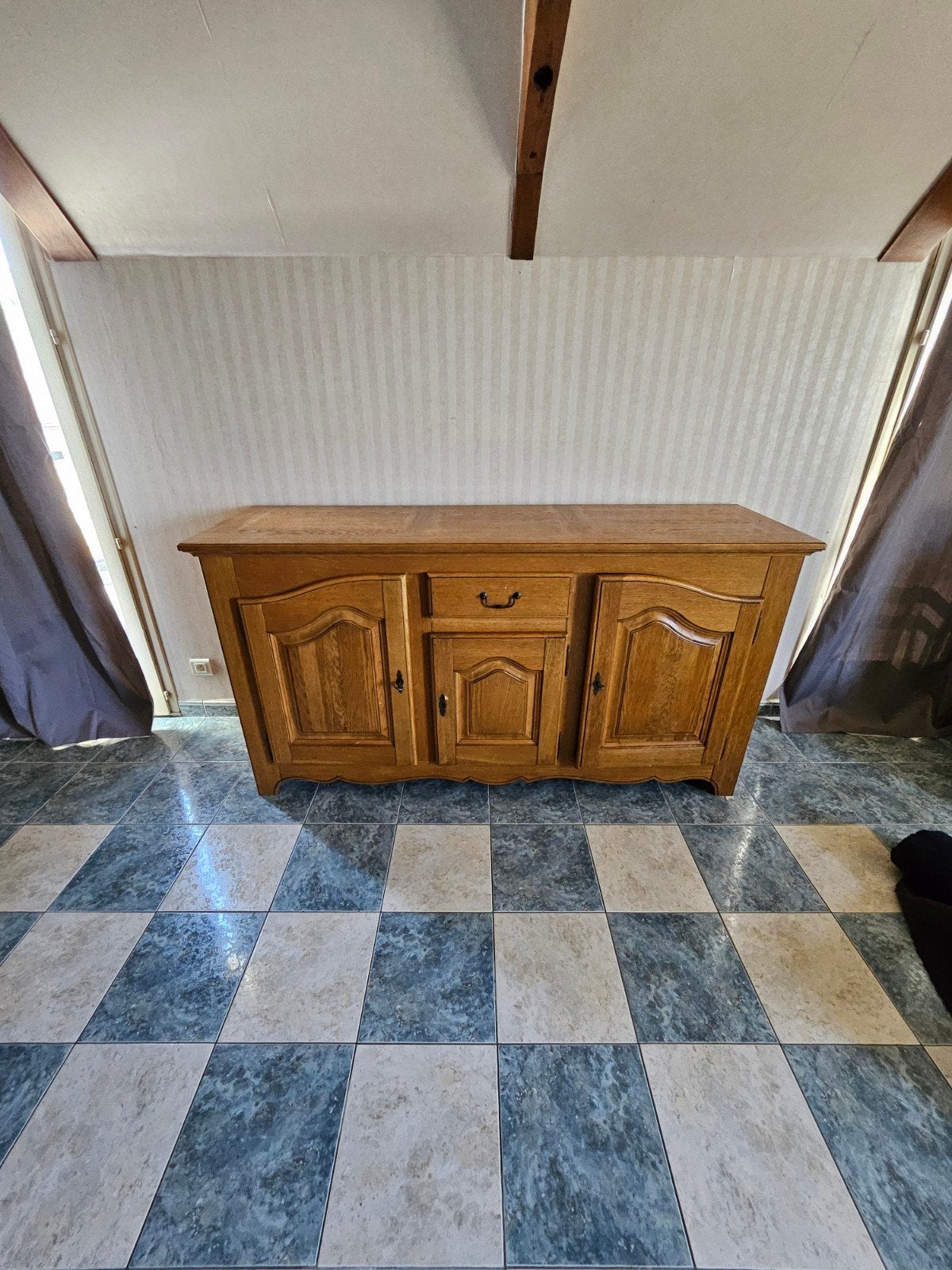 Te koop: dit prachtige houten dressoir van zeer hoge kwalite, Huis en Inrichting, Kasten | Buffetkasten, Ophalen, 100 tot 150 cm