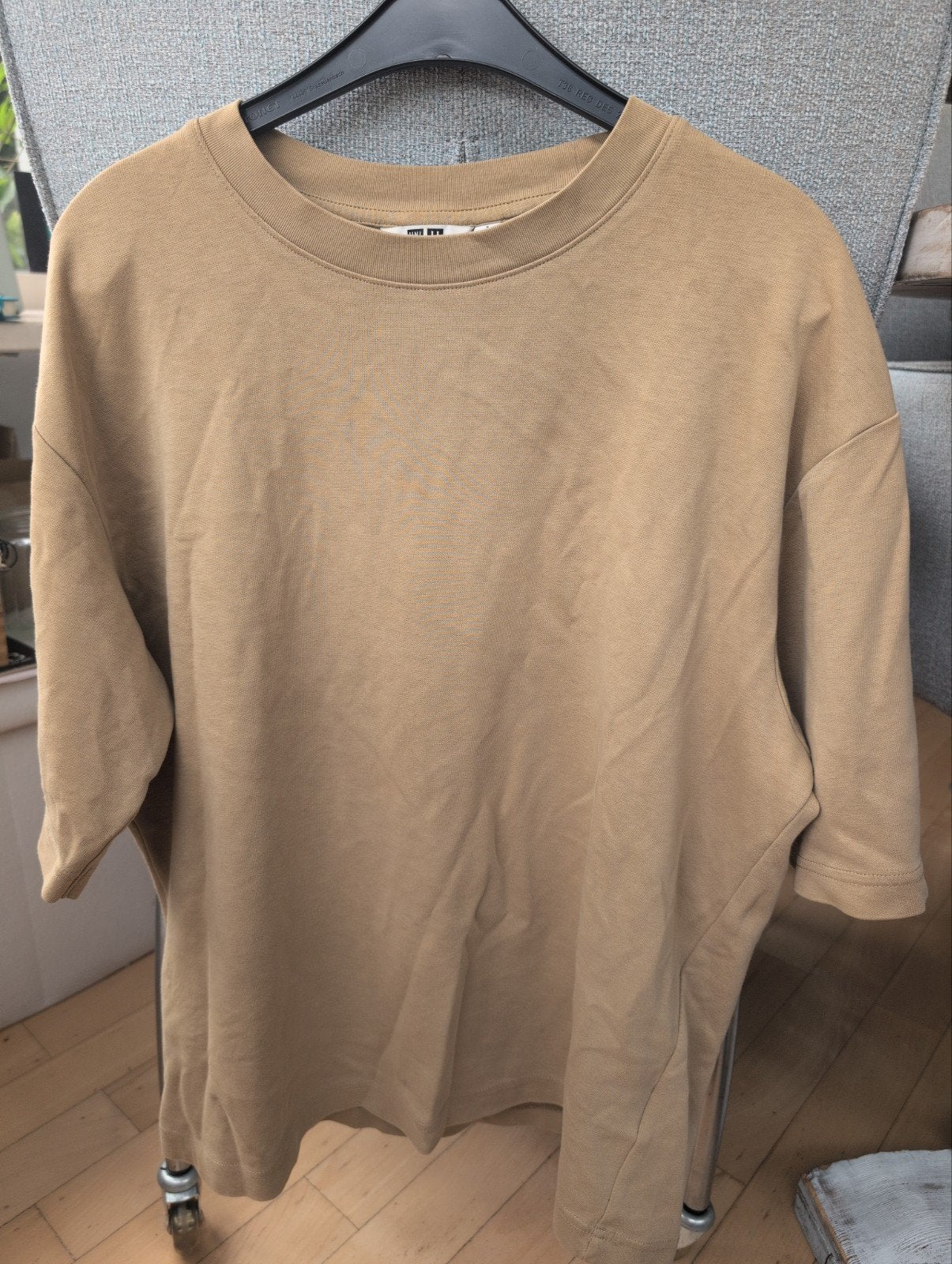 Uniqlo U T-shirt - Stevige kwaliteit, Kleding | Heren, T-shirts, Ophalen of Verzenden, Zo goed als nieuw, Beige
