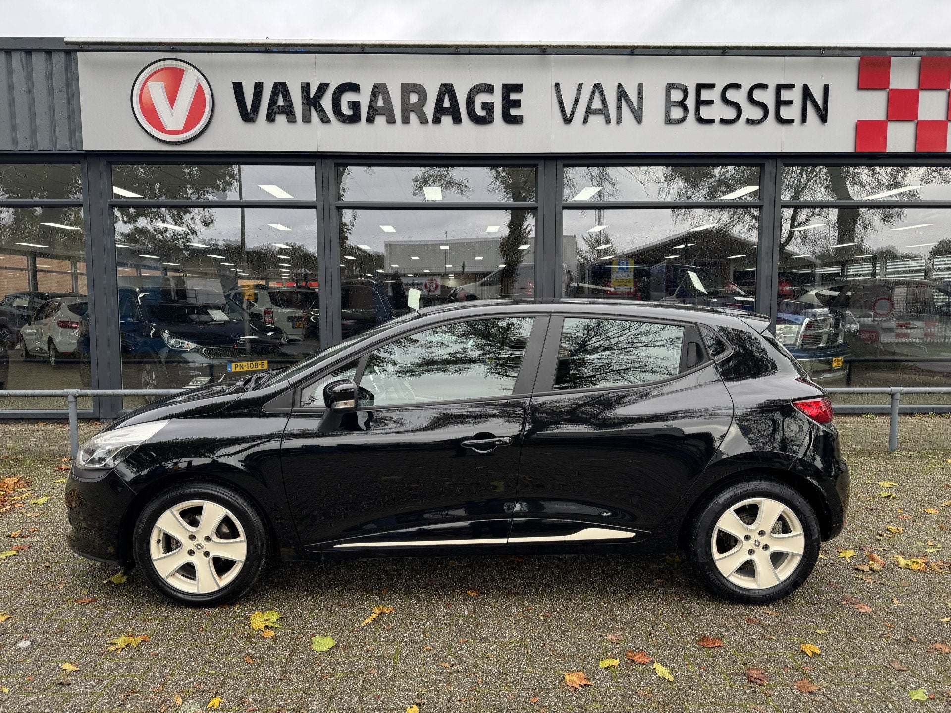 Renault Clio 0.9 TCe Expression AICRO-CRUISE-NAVI (bj 2013), Auto's, Voorwielaandrijving, Stof, Zwart, 540 kg