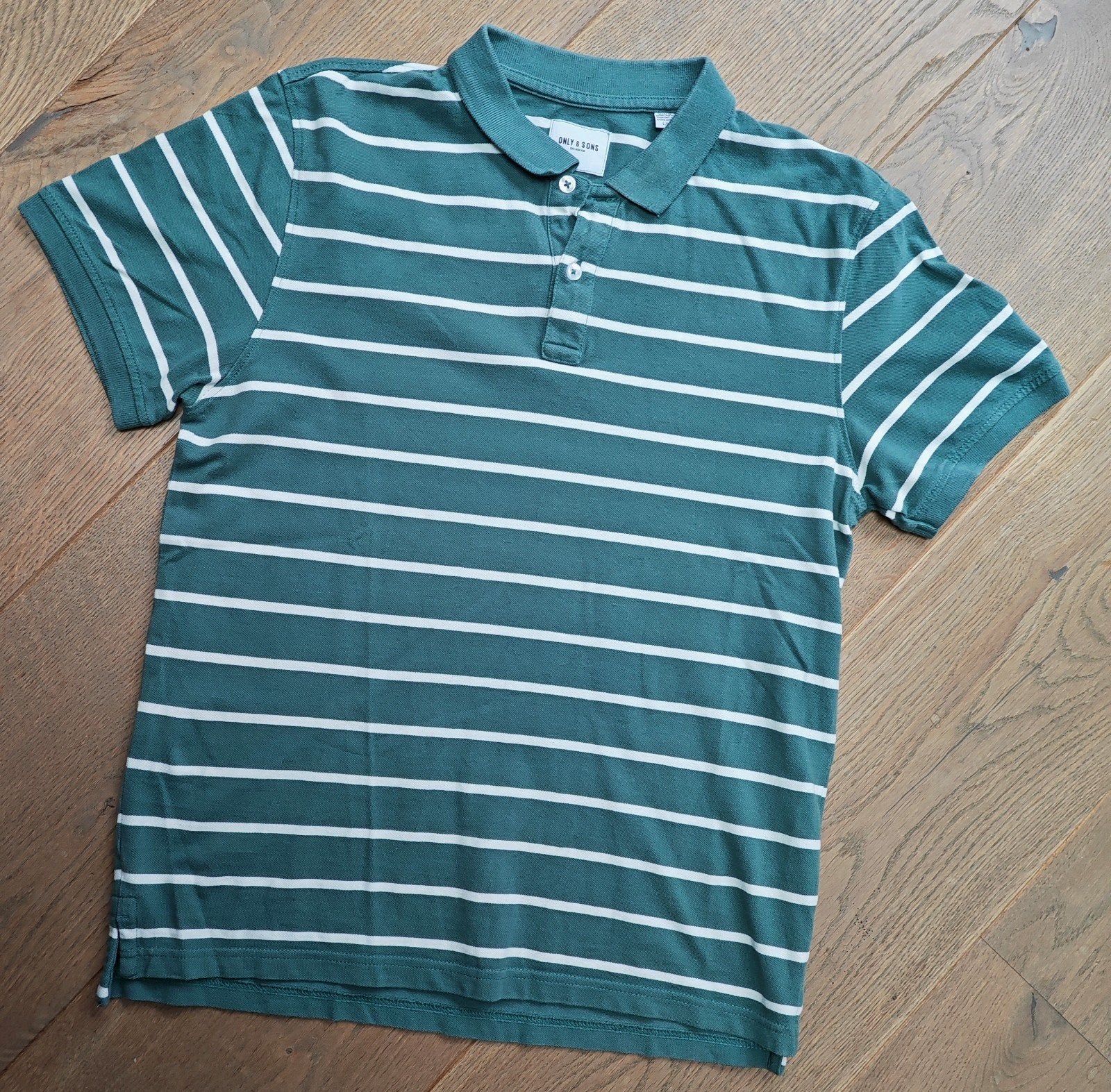 Te koop: Mooie en stevige polo van het merk ONLY & SONS Mt:M, Maat 48/50 (M), Ophalen of Verzenden, Zo goed als nieuw, Groen