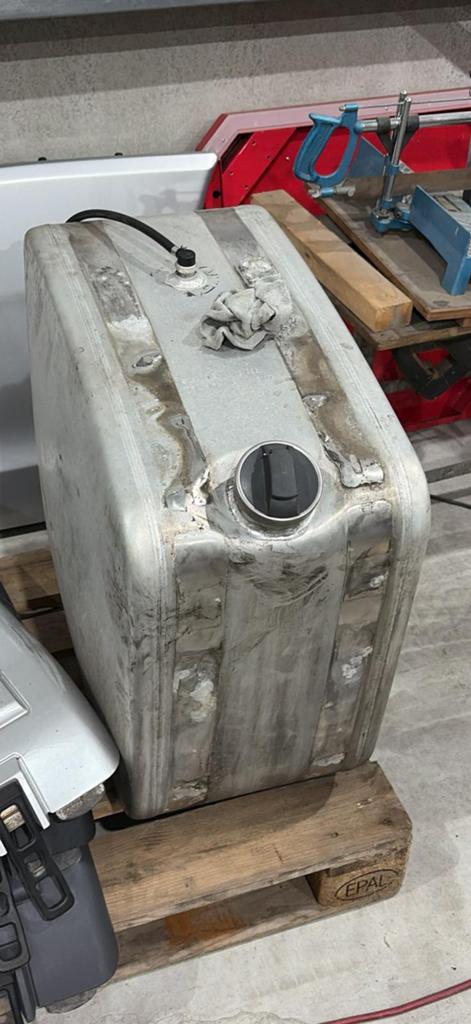 Te koop kleine dieseltank vrachtwagen scania reservetank 175, Ophalen of Verzenden, Gebruikt