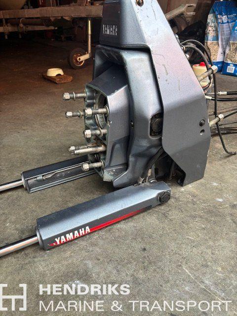 Yamaha Transom compleet met trimpomp, -, Gebruikt, -, -