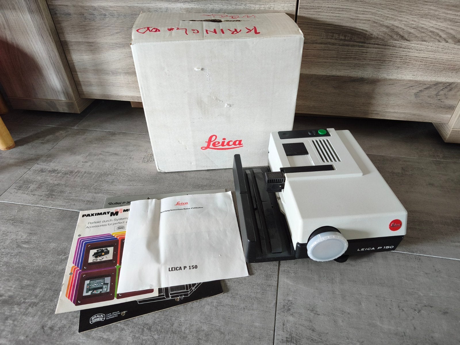 Leica P150 diaprojector in doos (werkend), Audio, Tv en Foto, Diaprojectors, Ophalen of Verzenden