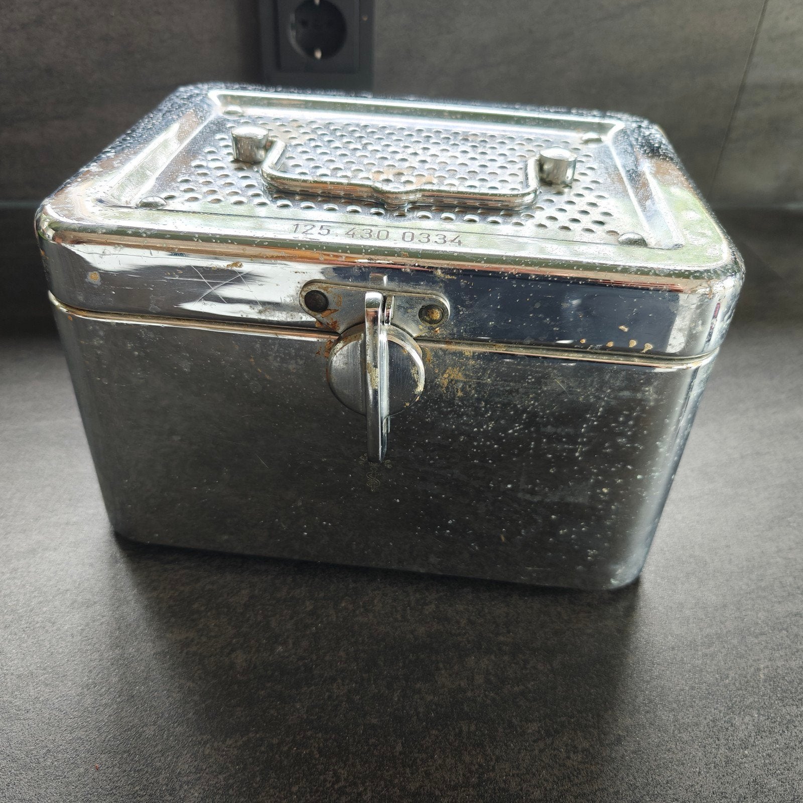 Vintage Aesculap Sterilisatie Bak / Container / Koffer, Antiek en Kunst, Antiek | Gereedschap en Instrumenten, Ophalen of Verzenden