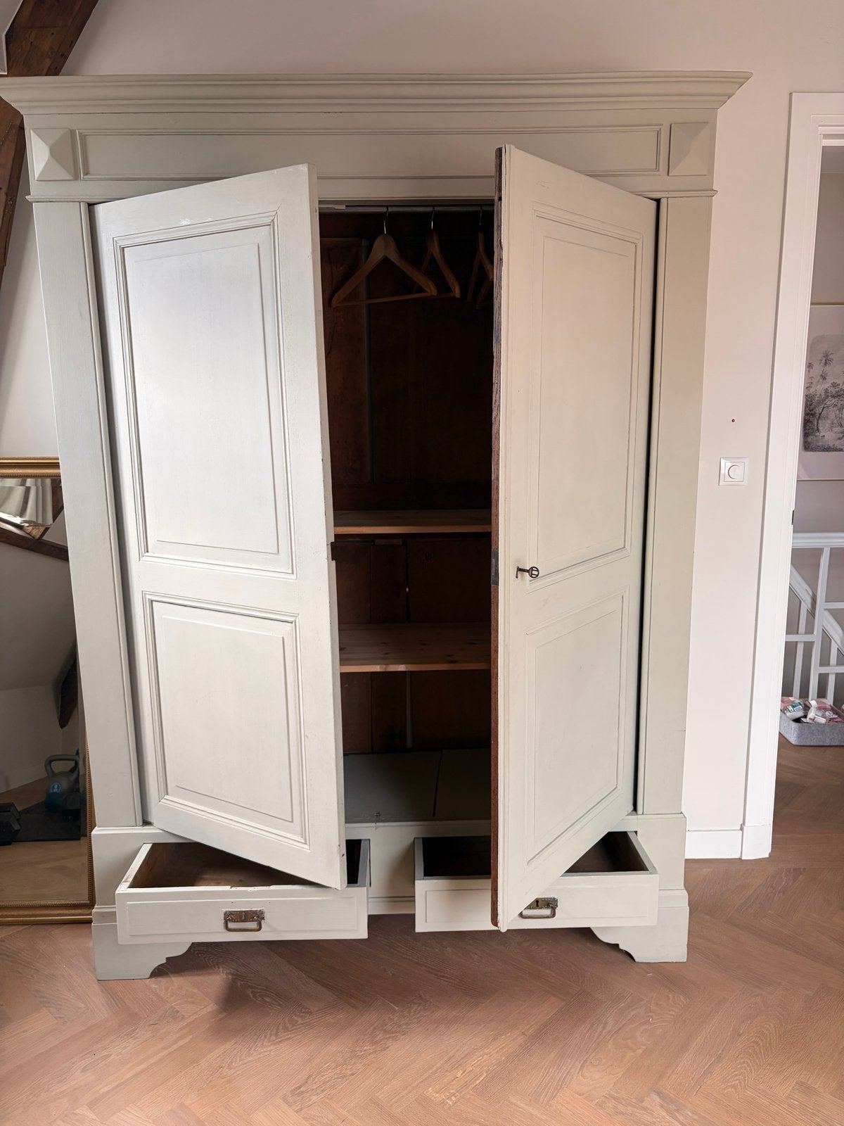 Antieke kledingkast met lades en legplanken, Ophalen