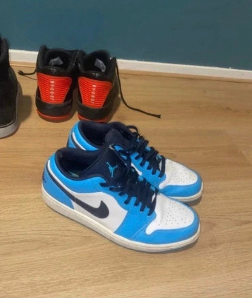Jordan 1 low blauw, Sneakers of Gympen, Gedragen, Verzenden, Blauw