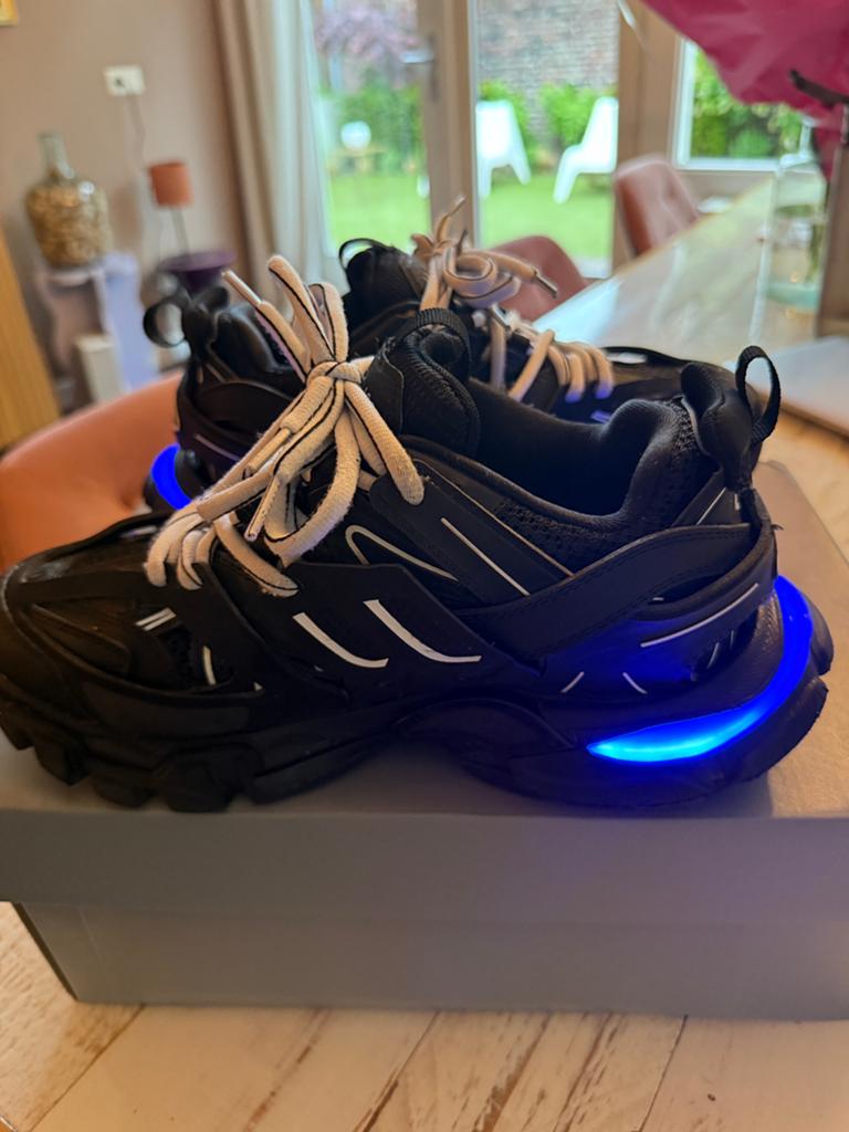 Balenciaga Track sneakers met lichtgevende zolen, Ophalen of Verzenden, Zo goed als nieuw, Zwart, Sneakers of Gympen