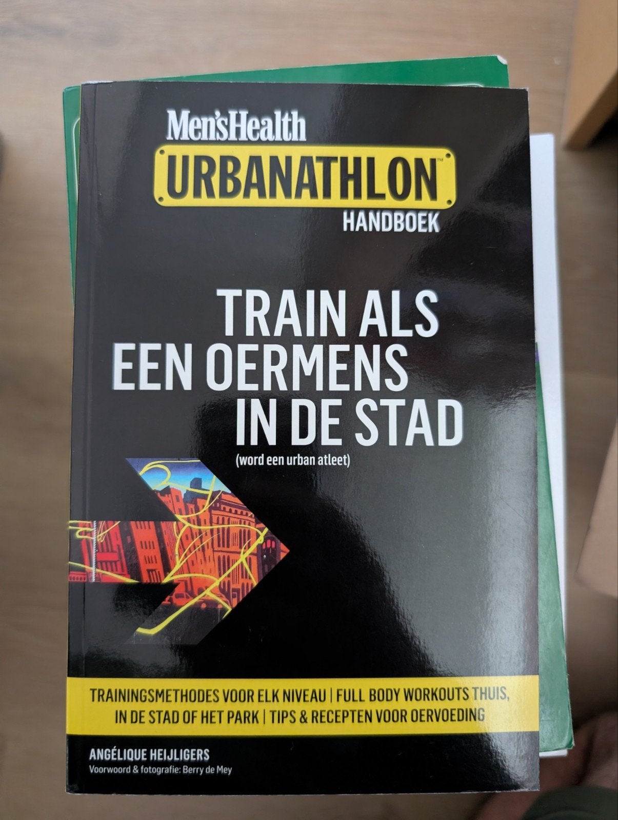 Men's Health Urbanathlon Handboek - Train als een oermens, Boeken, Ophalen of Verzenden, Zo goed als nieuw, Angélique Heijligers