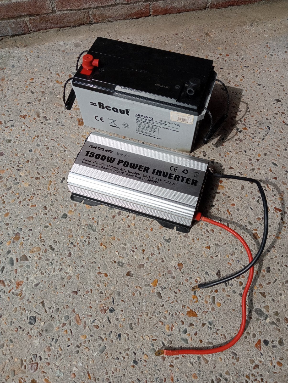 80 AH BEAUT accu met 1500 watt PURE SINE WAVE omvormer, Ophalen, Zo goed als nieuw