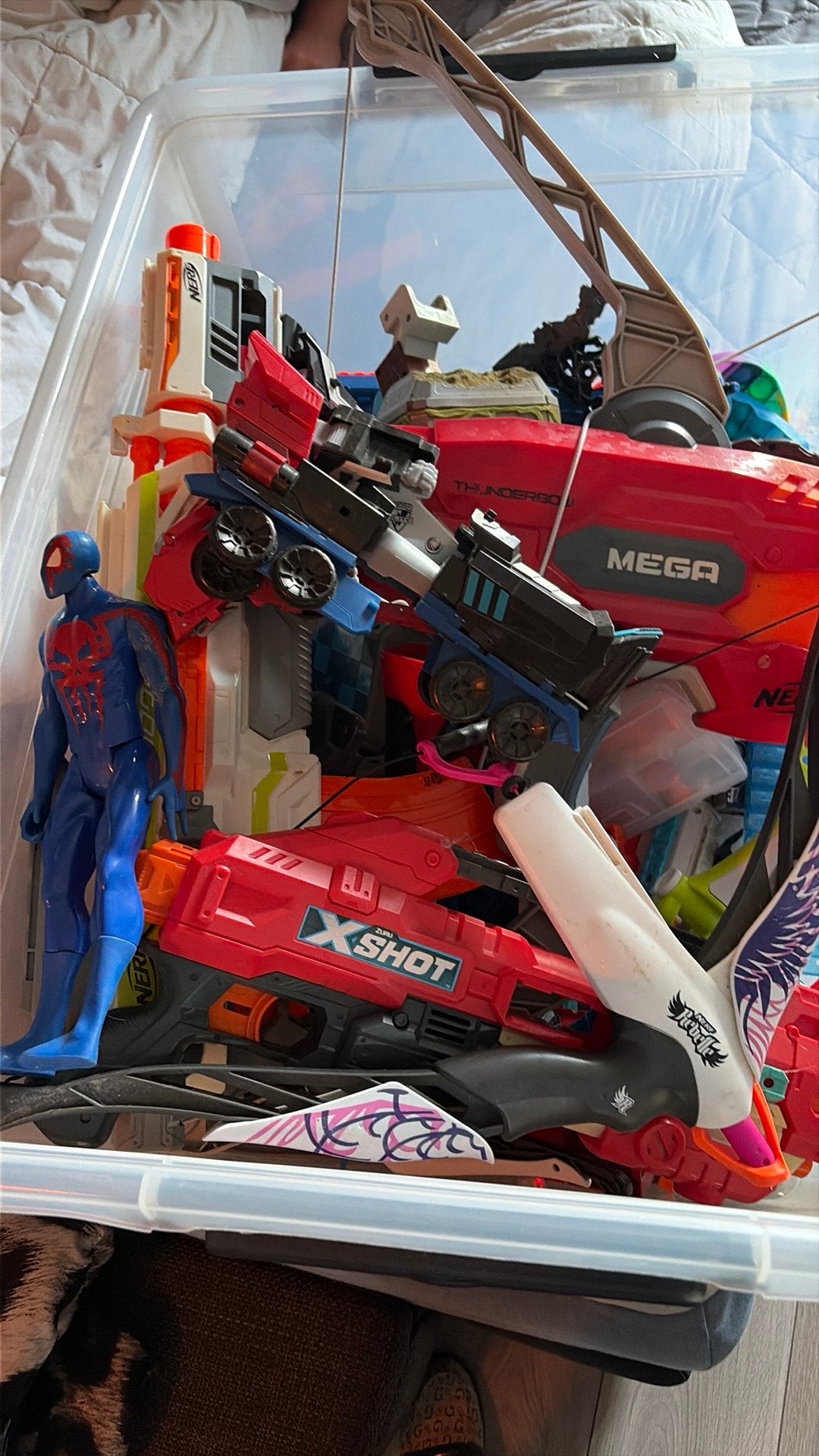 Te koop bak met nerf, transform poppetje en diverse., Verzamelen, Overige generaties, Ophalen, Zo goed als nieuw