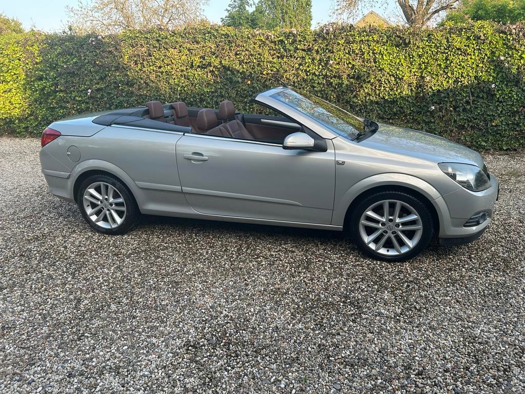 Opel Astra 1.8 Cosmo Twintop, slechts 92.000 km met NAP, Auto's, 4 cilinders, Cabriolet, 4 stoelen, 1796 cc