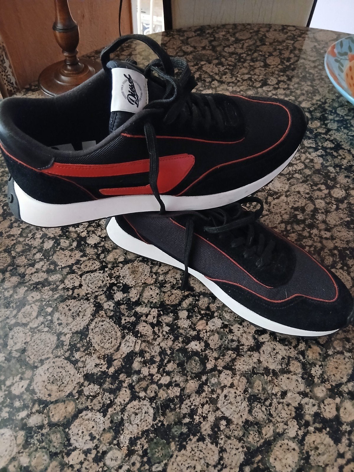 Diesel sneakers zwart met rode accenten maat 44, Ophalen, Diesel, Zwart, Sneakers of Gympen