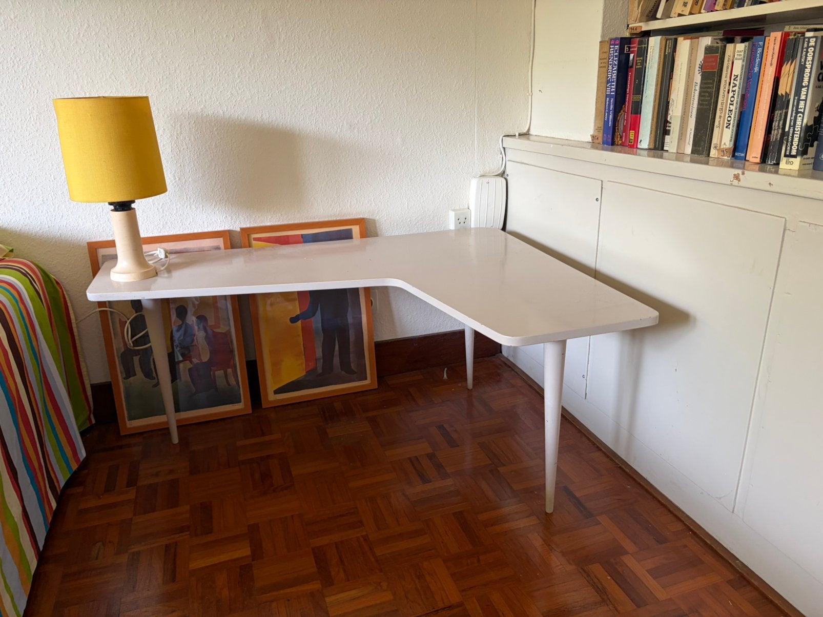 Retro hoek bijzettafel, Huis en Inrichting, Tafels | Bijzettafels, Ophalen, Zo goed als nieuw, 75 cm of meer, 60 cm of meer