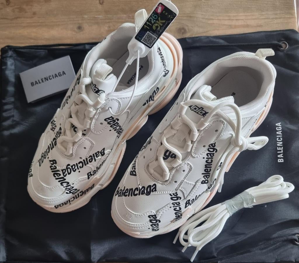 Balenciaga Triple S Sneakers Wit/Roze Maat 42 - Nieuw!, Wit, Nieuw, Ophalen of Verzenden, Sneakers of Gympen