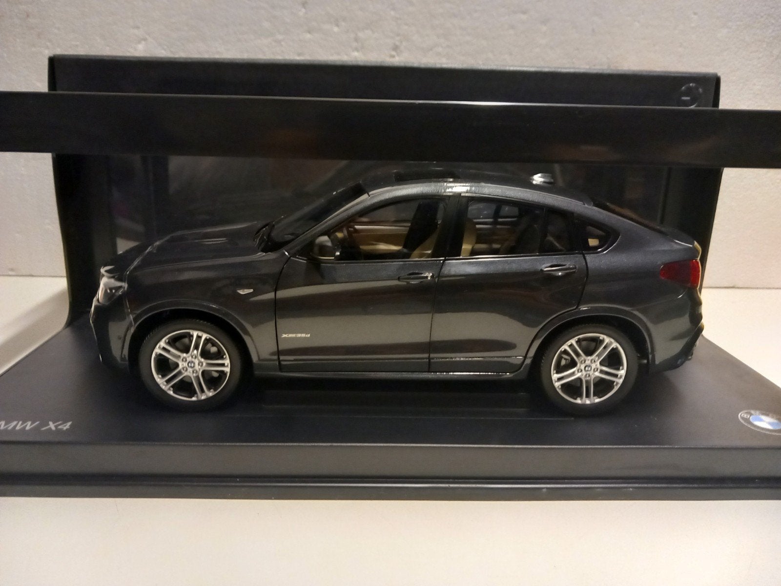 BMW X4 suv sophisto grey antra Dealerbox Paragon 1:18 KRD, Ophalen of Verzenden, Zo goed als nieuw, Auto, Overige merken
