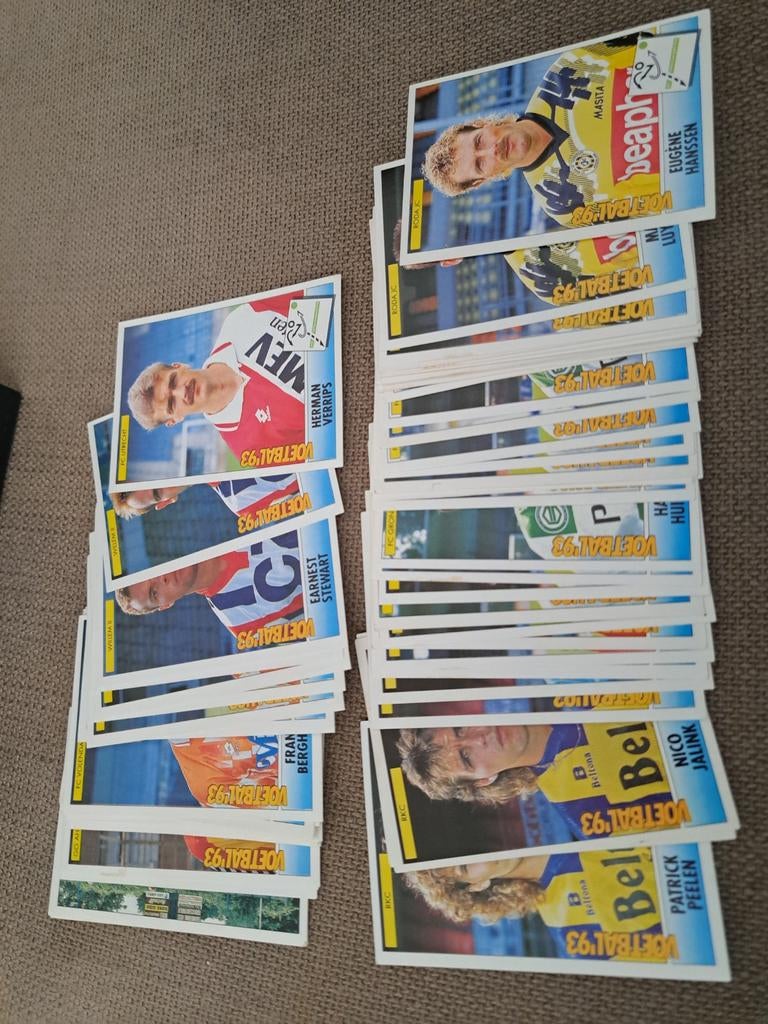 Panini voetbal 1993.   72x, Ophalen of Verzenden, Zo goed als nieuw, Meerdere stickers