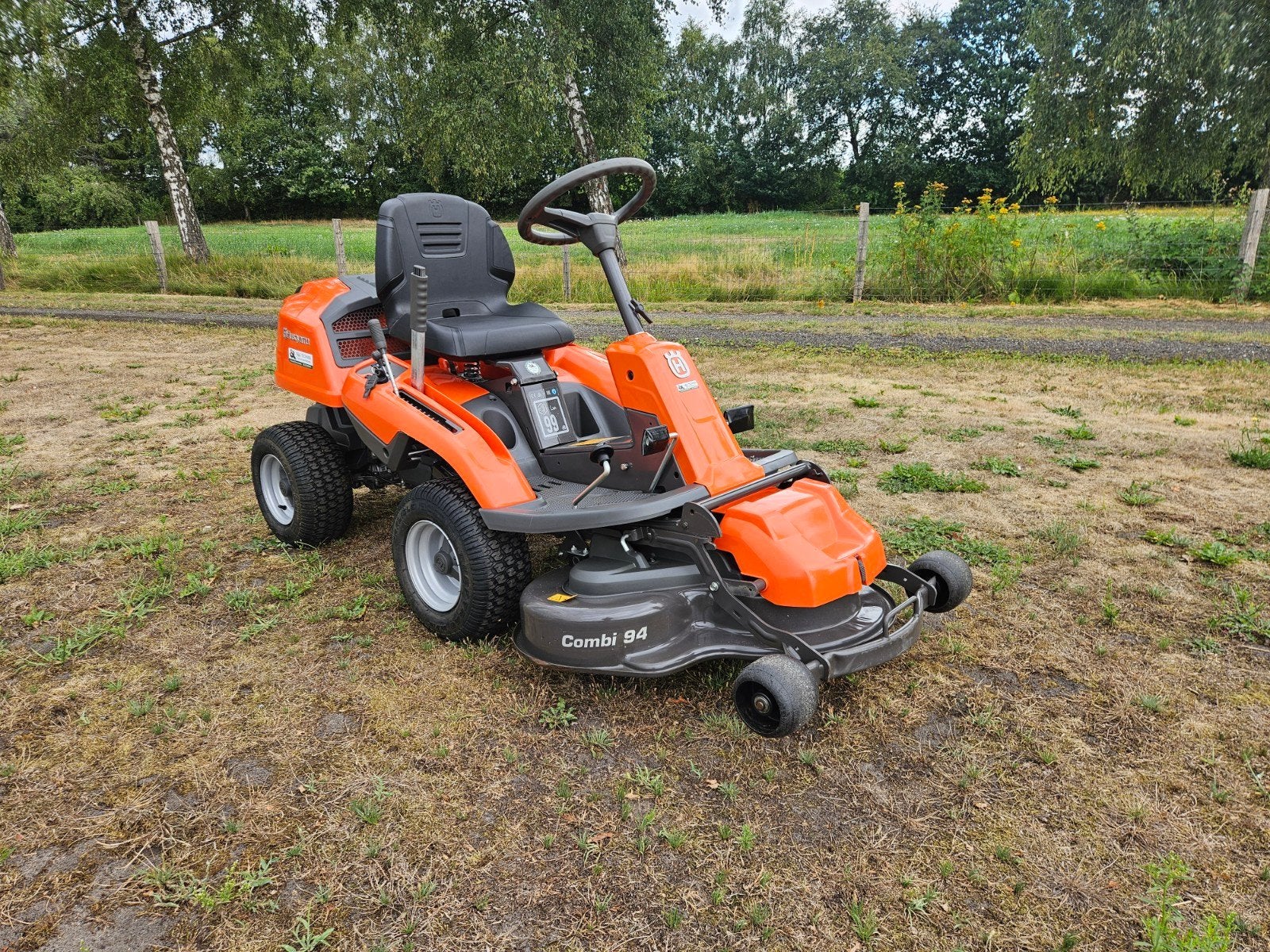 Husqvarna R214C frontmaaier – 2021 – slechts 119,8 uur, Ophalen, Zo goed als nieuw, Elektrische starter, 90 tot 120 cm