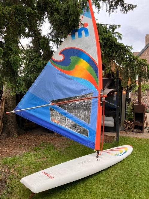 Retro Mistral Kailua windsurfset met grats kinderzeil, Watersport en Boten, Ophalen, Mistral, Gebruikt, Met mast