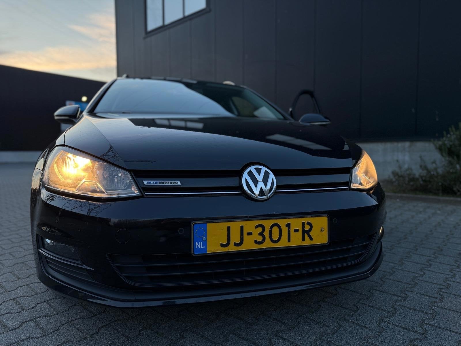 Volkswagen Golf Variant 1.0 TSI Connected Series, Gebruikt, Euro 6, 1210 kg, Origineel Nederlands