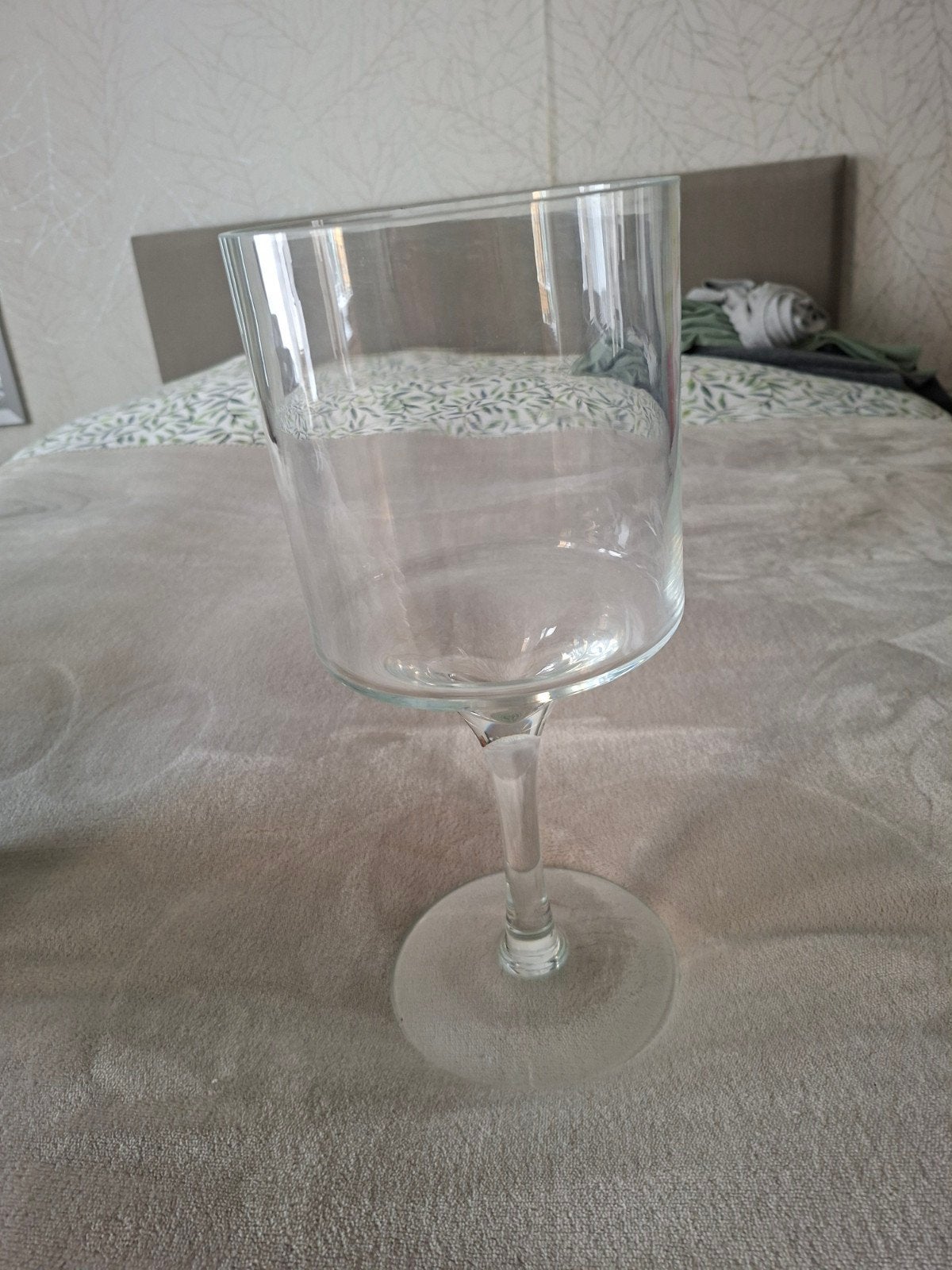 Grote glazen vaas op voet - Decoratief en stijlvol, Op voet, Verzenden, Transparant, Glas