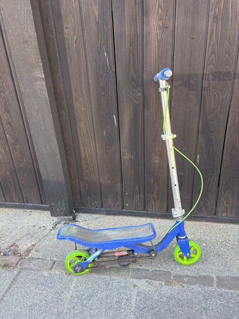 Blauwe step met groene wielen (spacescooter), Ophalen, Gebruikt, Overige typen