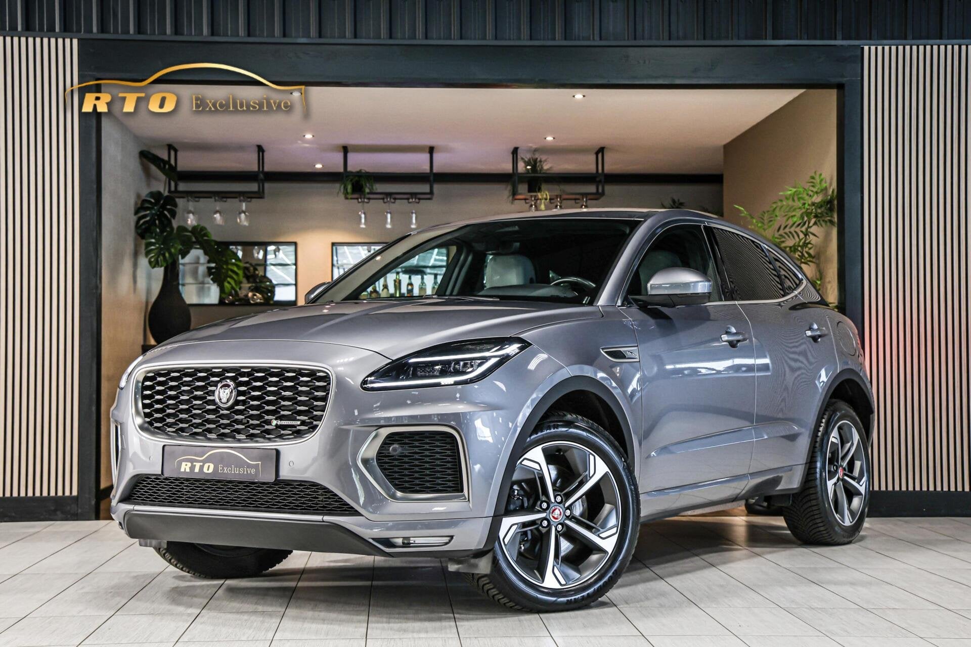 Jaguar E-Pace 1.5 P300e AWD R-Dynamic S|Leder|Carplay|Camera, Auto's, Automaat, Met garantie (alle), 2102 kg, Bedrijf