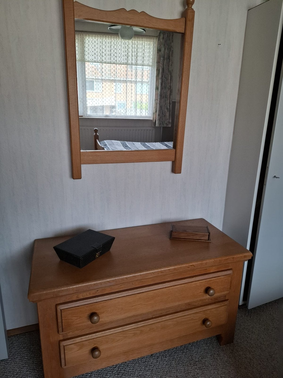 Spiegel en massief eiken dressoir, Ophalen, Zo goed als nieuw, Minder dan 100 cm