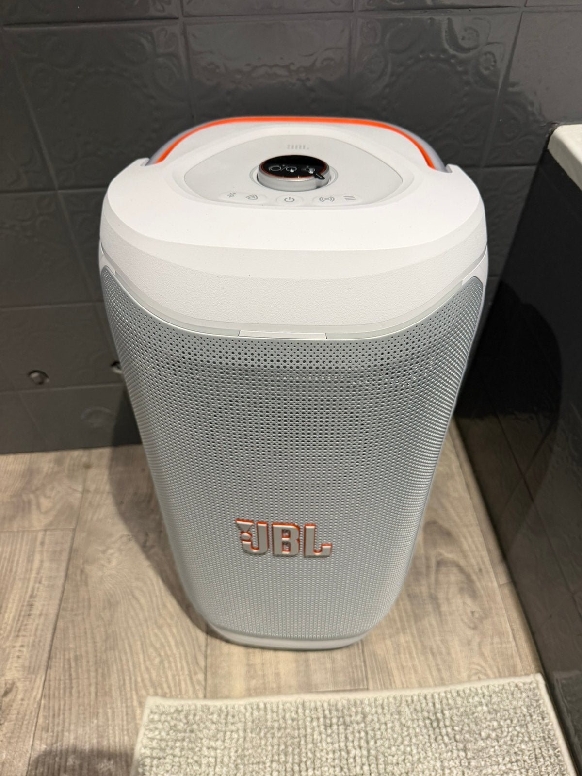Jbl 130 partybox wit  nieuw