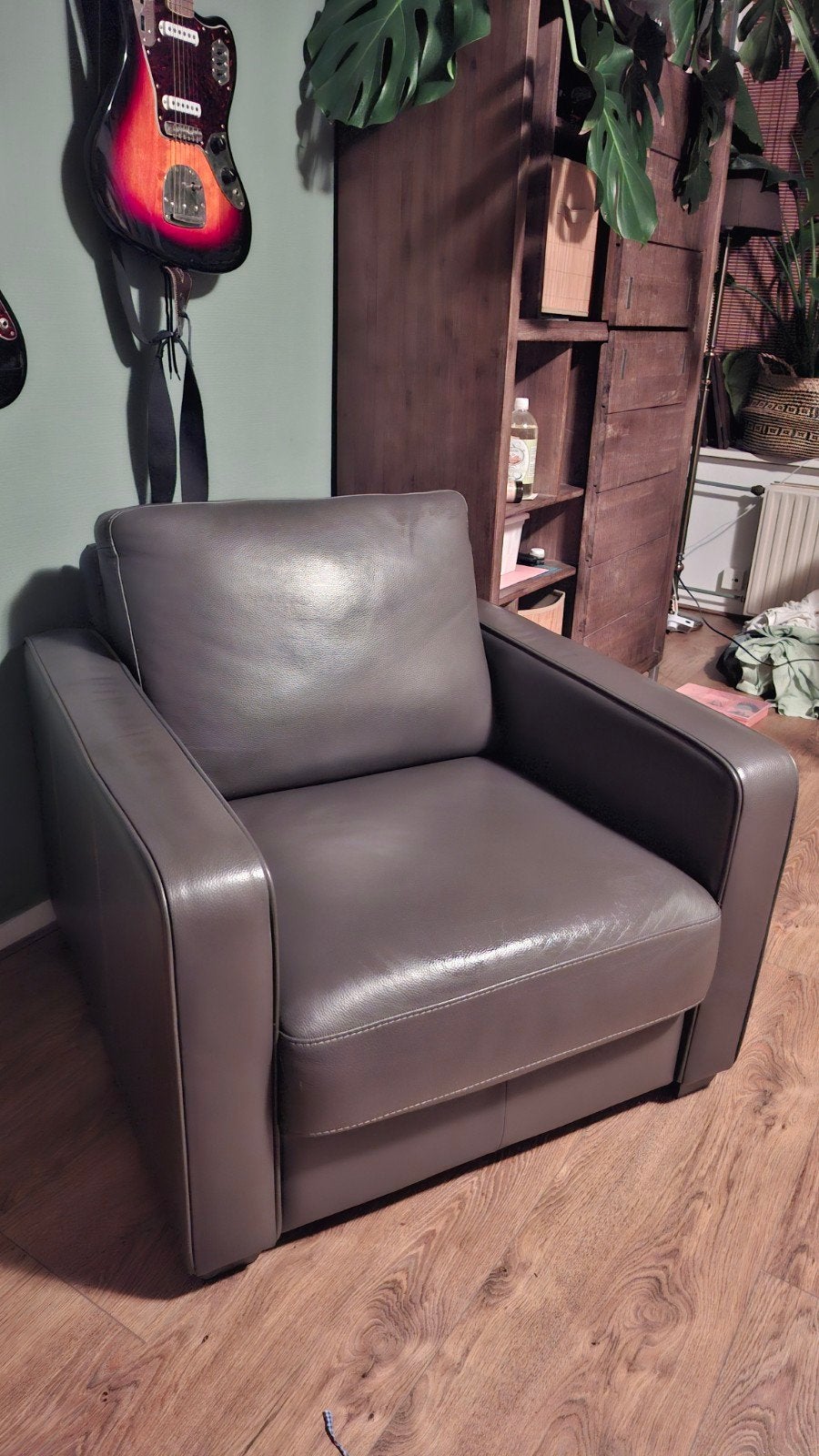 Mooie, stevige leren fauteuil, Modern, Comfortabel, Gebruikt, Ophalen of Verzenden, 75 tot 100 cm