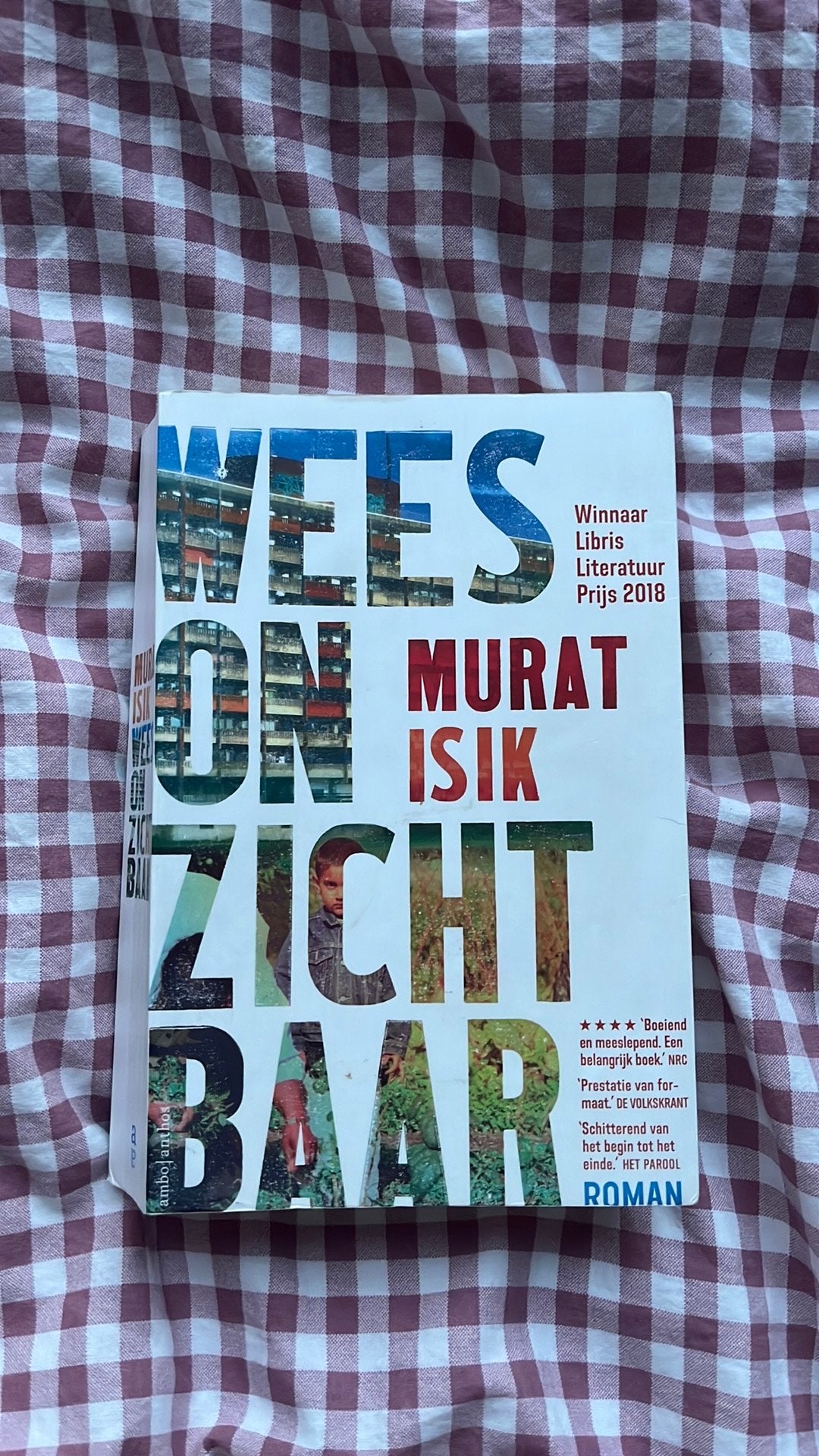 Murat Isik - Wees onzichtbaar, Boeken, Literatuur, Zo goed als nieuw, Ophalen of Verzenden