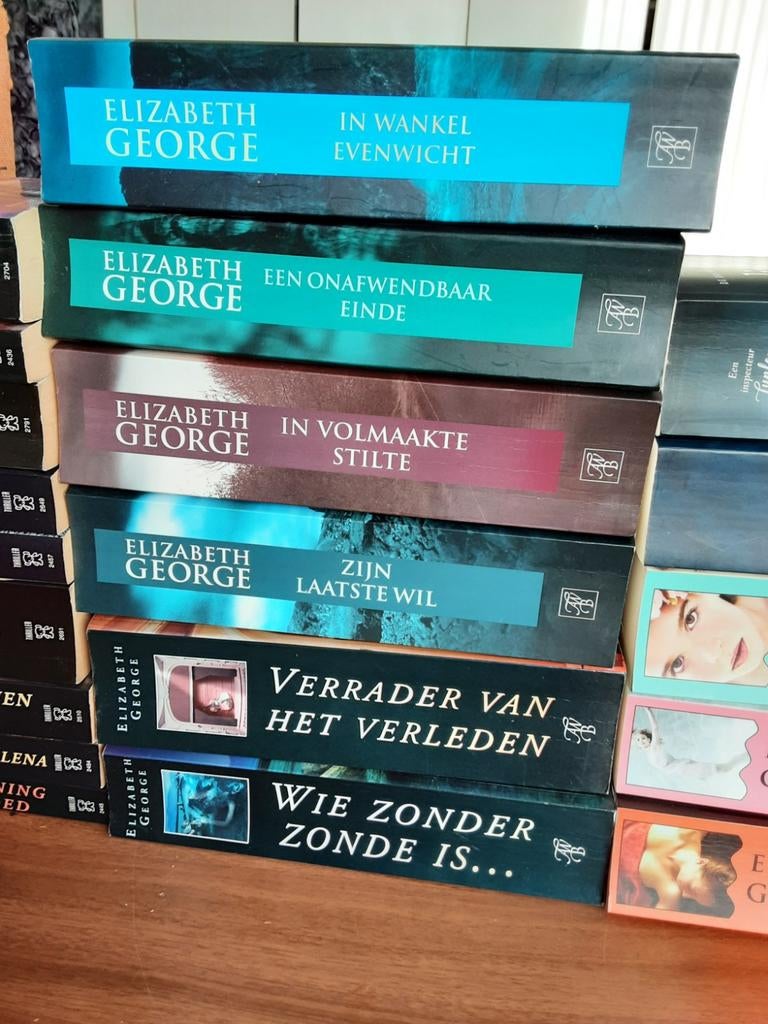 Elizabeth george trillers 11stuks, Boeken, Thrillers, Ophalen of Verzenden, Zo goed als nieuw