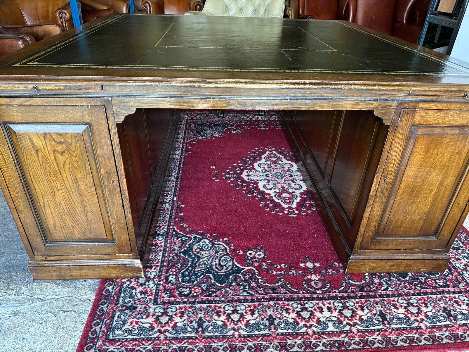 Exclusief antiek groot Engels Chesterfield bureau 1.70 x1.70, Ophalen, Gebruikt, Hout, Duo-bureau
