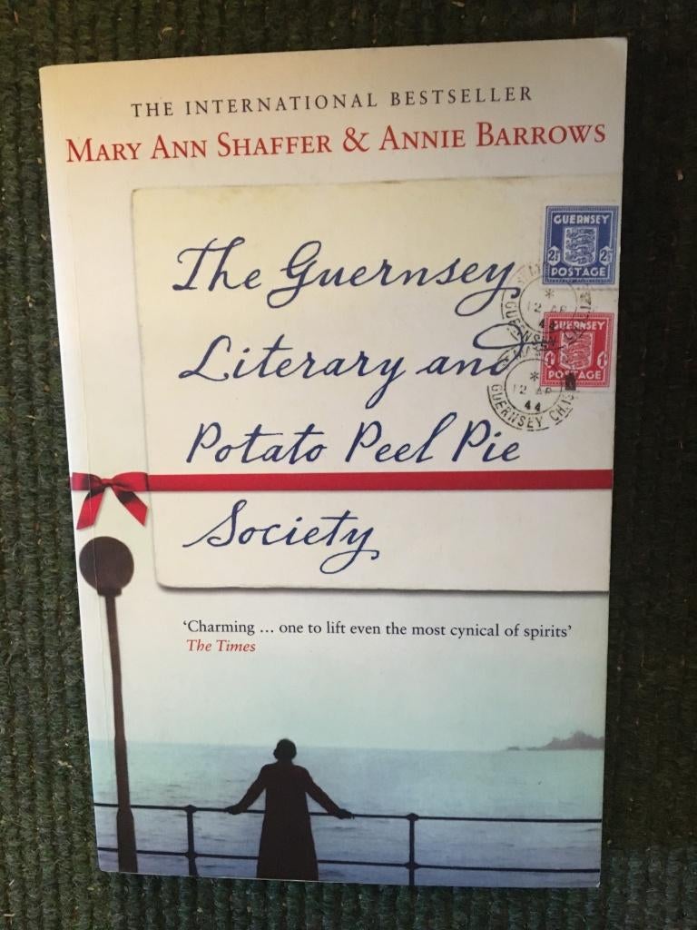 The Guernsey literary and potato peel pie society ; Shaffer, Europa overig, Ophalen of Verzenden, Zo goed als nieuw, Mary Ann Shaffer, Annie Barrows