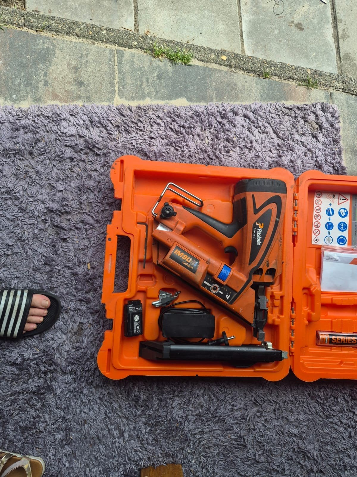Paslode IM90Ci Lithium tacker in koffer, Doe-het-zelf en Verbouw, Gereedschap | Handgereedschap, Ophalen, Gebruikt, Tacker/nietmachine