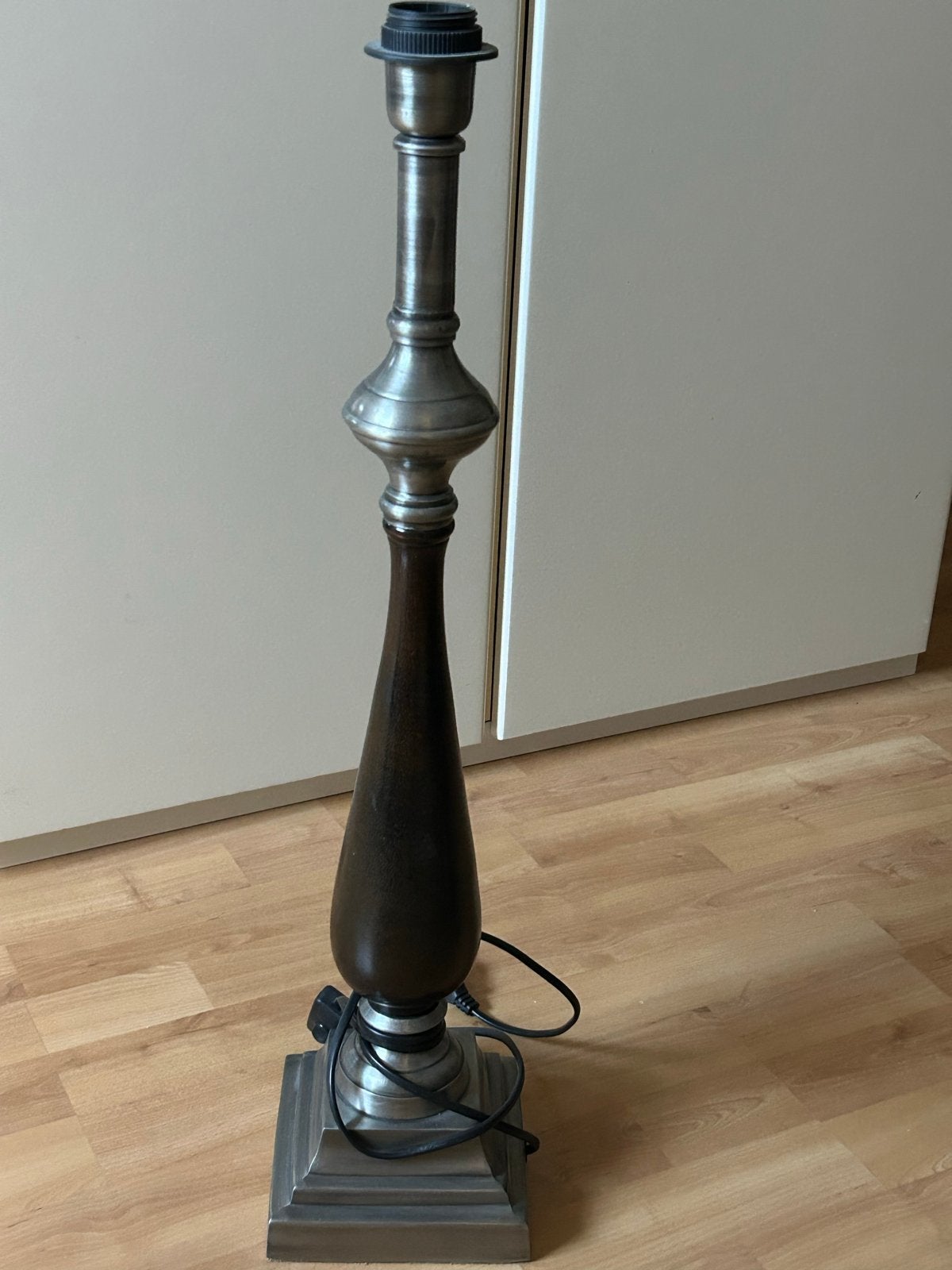 Elegante lampenvoet van tin en hout, 63 cm hoog, Ophalen, Gebruikt, Hout, Klassiek