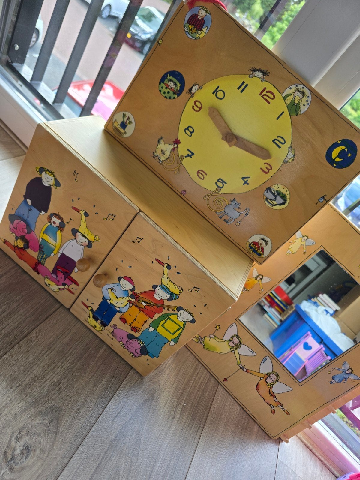 Houten kinderopbergmeubel met spiegel en klok, Ophalen of Verzenden, Gebruikt