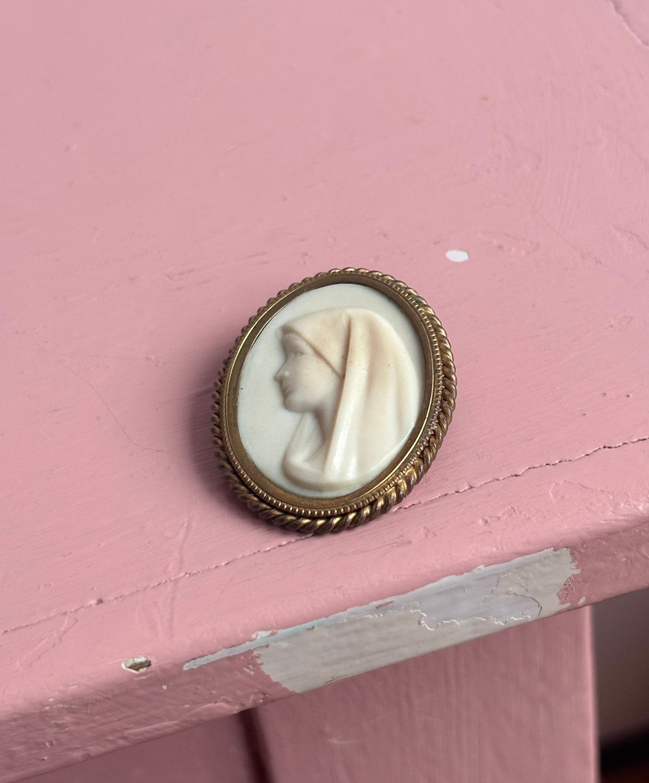 Vintage camee Broche Maria, Ophalen