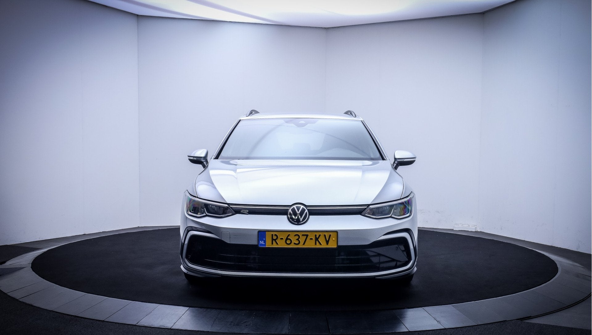 Volkswagen Golf Variant 1.5TSI R-Line FULL LED | CAMERA | AP, Dealer onderhouden, 4 cilinders, 1261 kg, Alcantara
