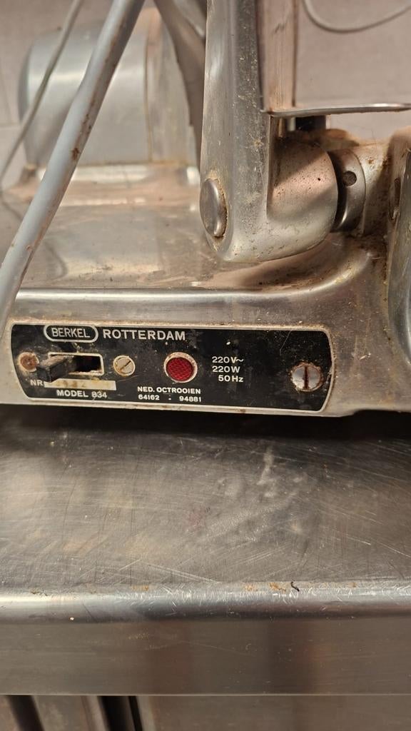 Gebruikte Berkel Snijmachine Model 834 (Mist Plateau), Ophalen, Bakkerij en Slagerij