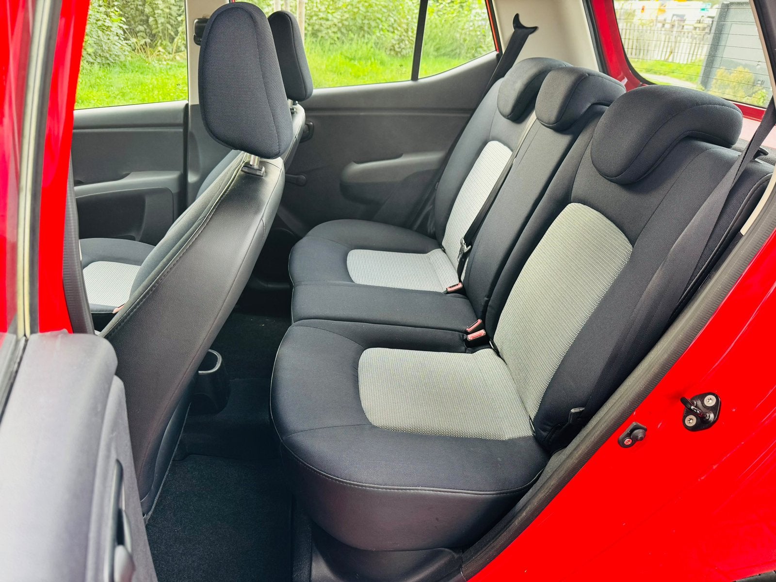 Foto 19 van Hyundai i10 1.1 I 5DR 2008 Rood