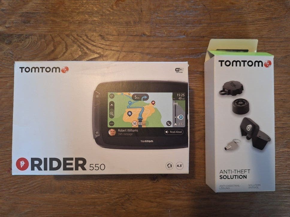 TomTom Rider 550 + antidiefstal set - Lifetime kaartupdates, Motoren, Ophalen of Verzenden, Zo goed als nieuw