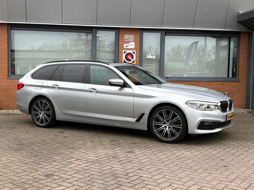 BMW 5-serie Touring 530d xDrive High Executive, Auto's, BMW, Automaat, Gebruikt, Euro 6, 2000 kg