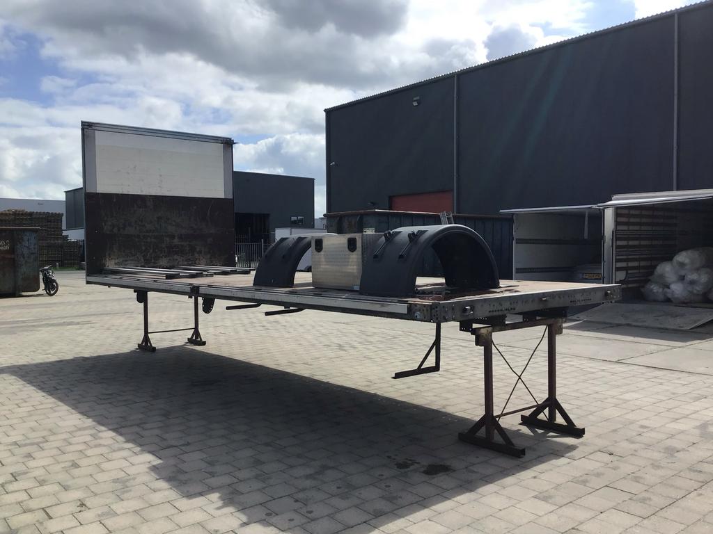 Open laadbak vrachtwagen 7.30m x 2.55m met sjorhaken + kist, Ophalen, Gebruikt, Voor, Spatbord