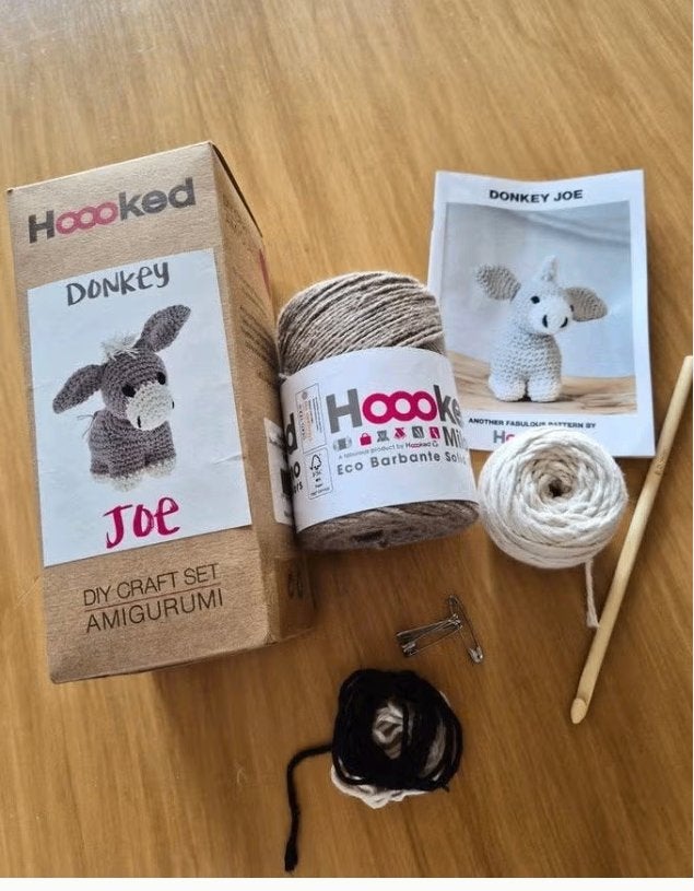 Hoooked DIY Amigurumi Knutselset Ezel Joe, Hobby en Vrije tijd, Ophalen of Verzenden, Nieuw, Haken, Wol of Garen