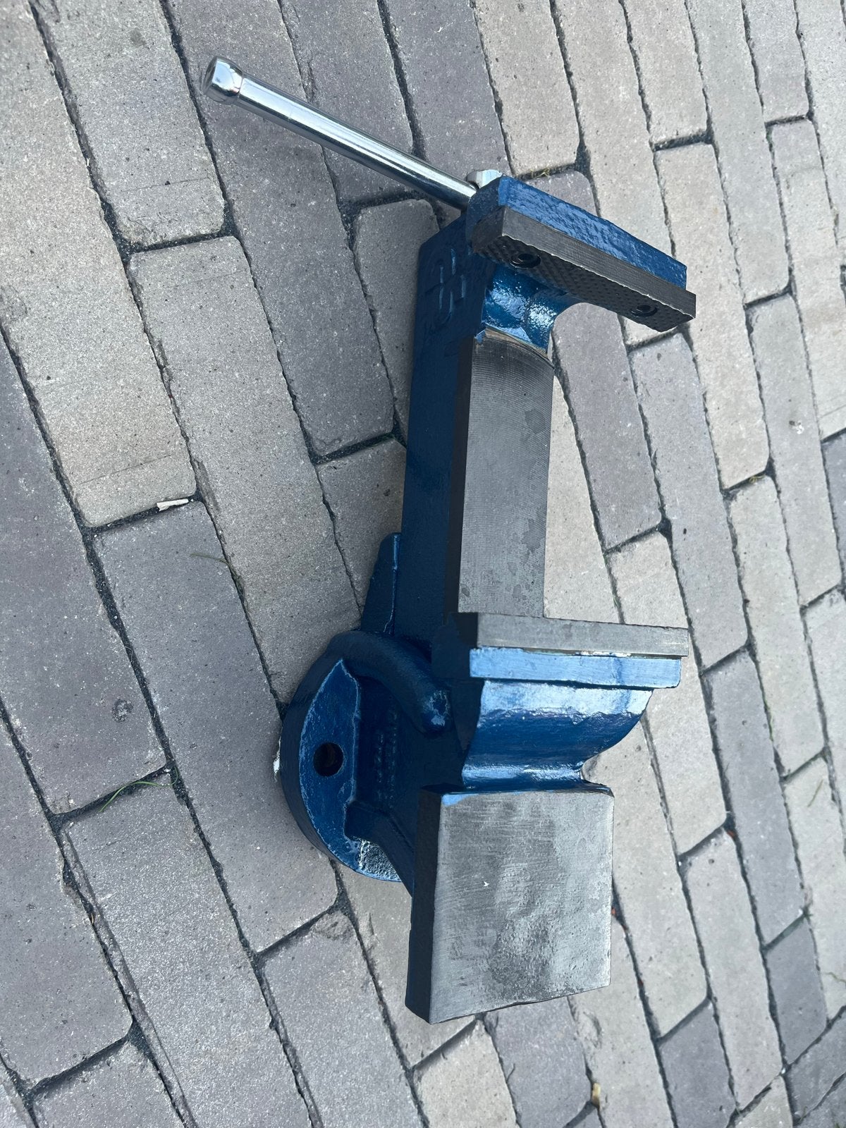 Stevige bankschroef - Blauw -, Doe-het-zelf en Verbouw, Gereedschap | Handgereedschap, Ophalen, Zo goed als nieuw, Bankschroef