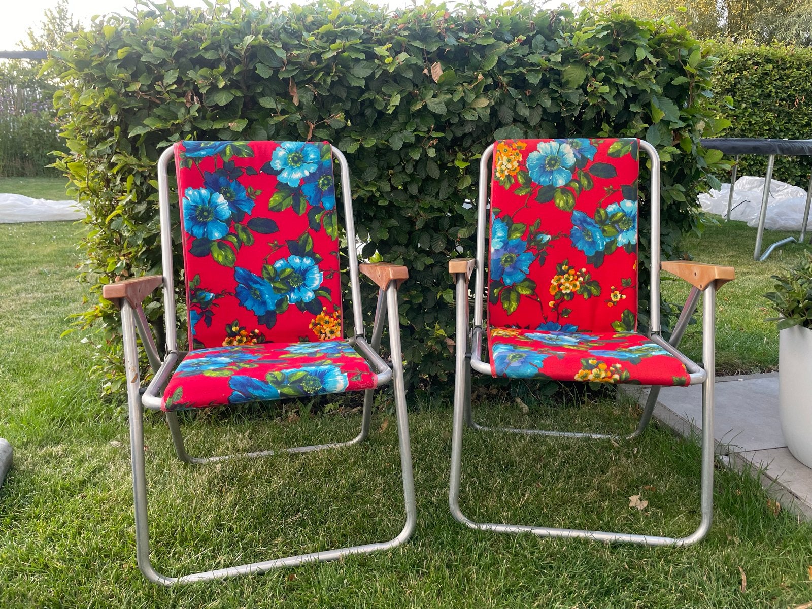 Vintage inklapbare tuinstoelen met bloemenprint (2 stuks), Ophalen, Gebruikt, Aluminium, Inklapbaar